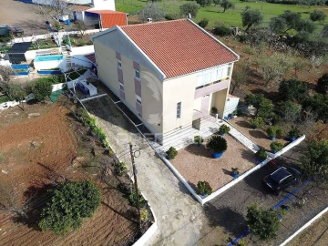Moradia T5 para Venda em Barbacena e Vila Fernando