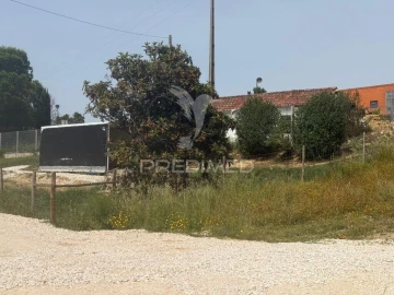Moradia T2 para Venda em Romeira e Várzea