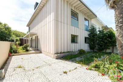 Moradia T4 para Arrendamento em Arcozelo