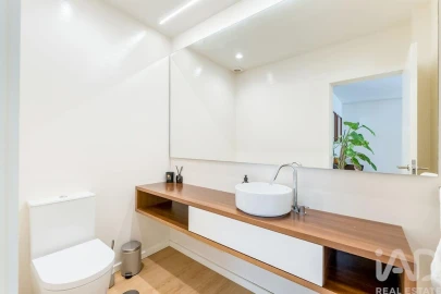 Moradia T4 para Arrendamento em Arcozelo