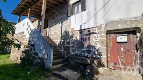Moradia T2 para Venda em Terras de Massueime