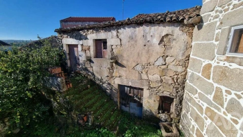 Moradia T2 para Venda em Terras de Massueime