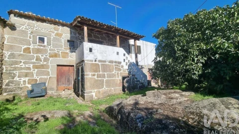 Moradia T2 para Venda em Terras de Massueime