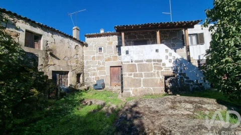 Moradia T2 para Venda em Terras de Massueime