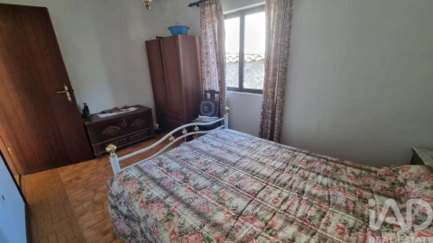 Moradia T2 para Venda em Terras de Massueime