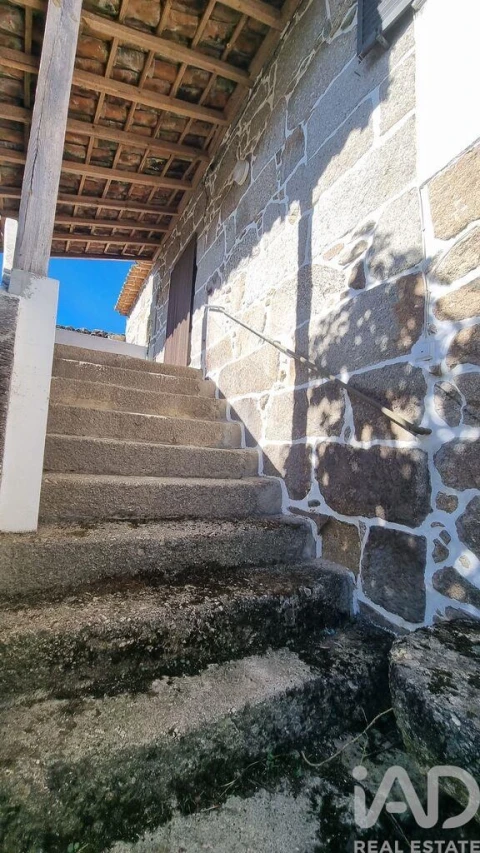 Moradia T2 para Venda em Terras de Massueime