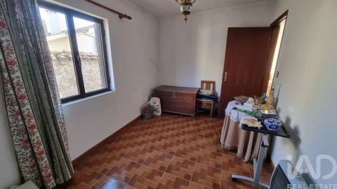 Moradia T2 para Venda em Terras de Massueime