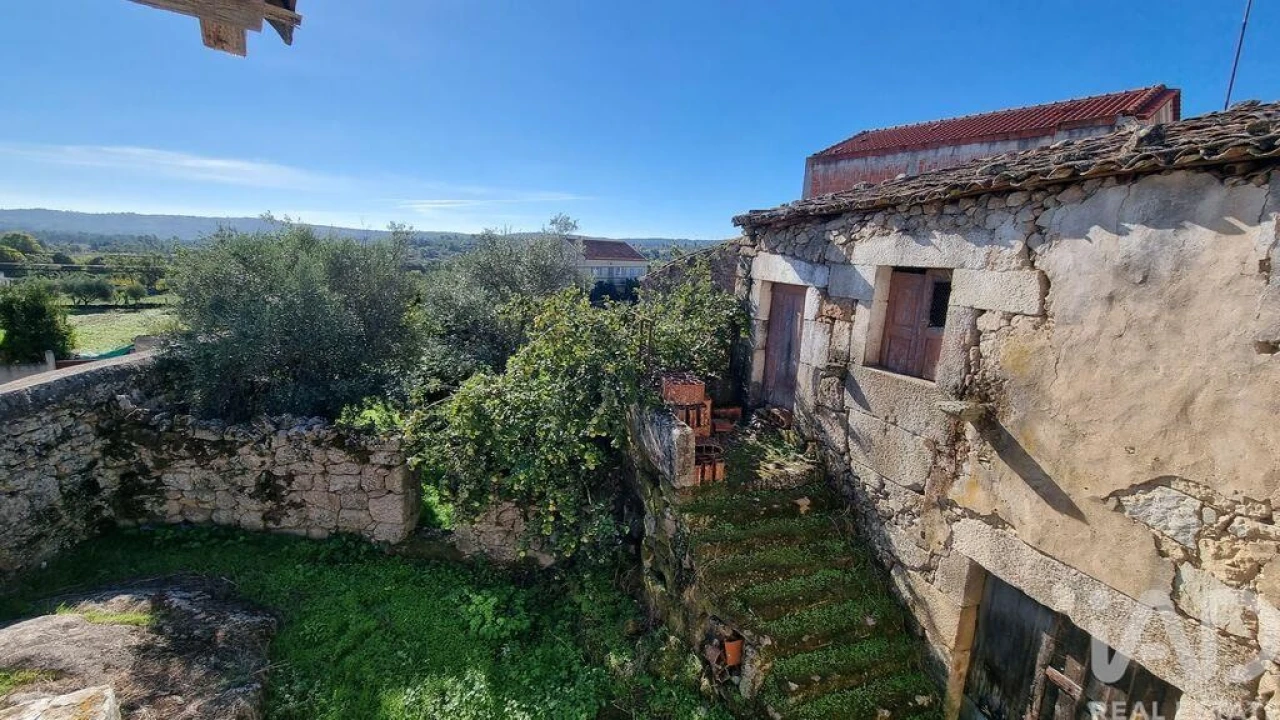 Moradia T2 para Venda em Terras de Massueime Foto 34