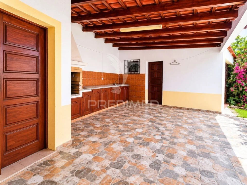 Moradia T3 para Venda em Quelfes Foto 13