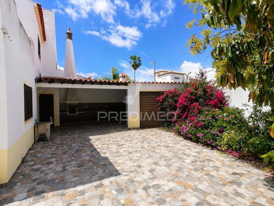 Moradia T3 para Venda em Quelfes Foto 12