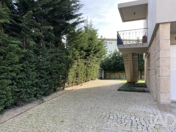 Moradia T7 para Venda em Ramalde