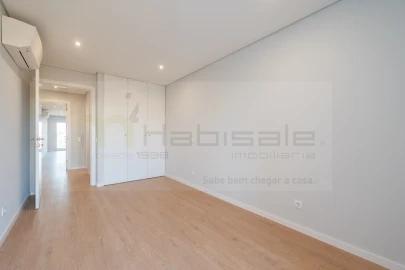 Apartamento T3 para Venda em Carcavelos e Parede