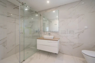 Apartamento T3 para Venda em Carcavelos e Parede