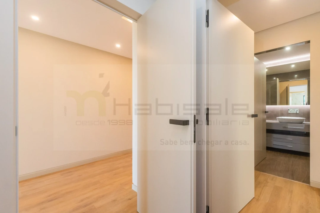 Apartamento T2 para Venda em Carcavelos e Parede Foto 17