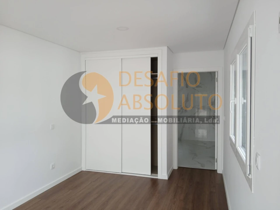 Moradia T4 para Venda em Fernao Ferro Foto 6