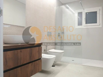 Moradia T4 para Venda em Fernao Ferro