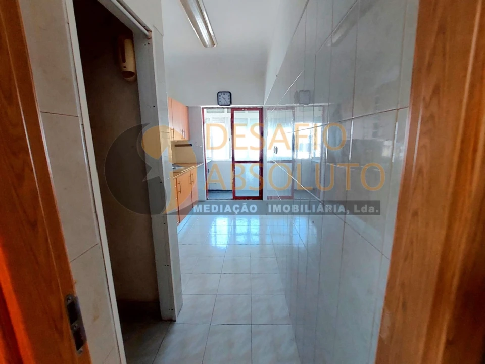 Apartamento T4 para Venda em Seixal, Arrentela e Aldeia de Paio Pires Foto 3