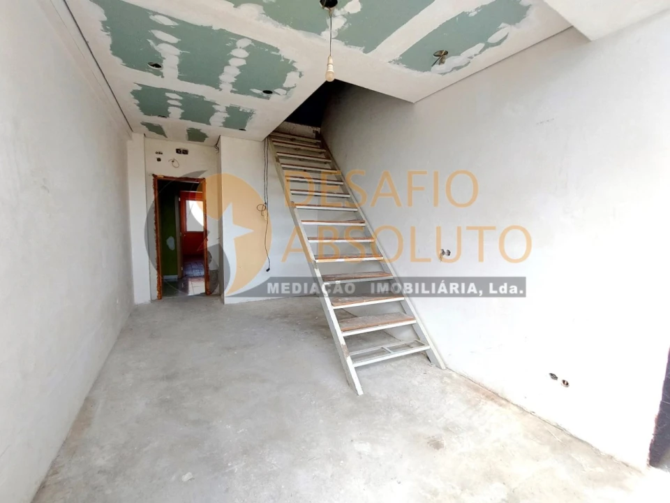 Apartamento T4 para Venda em Seixal, Arrentela e Aldeia de Paio Pires Foto 10