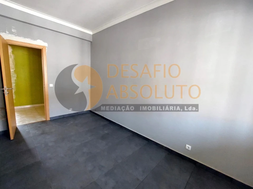 Apartamento T4 para Venda em Seixal, Arrentela e Aldeia de Paio Pires Foto 13