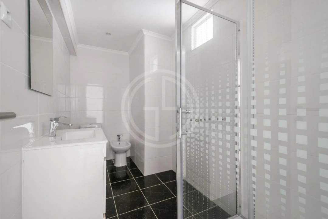 Apartamento T1 para Venda em Faro (Sé e São Pedro) Foto 15