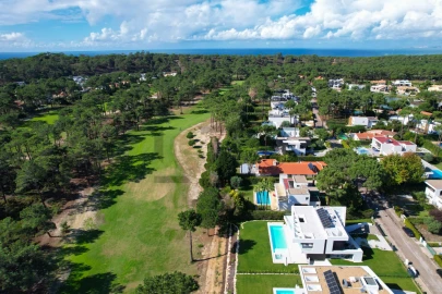 Moradia T4 para Arrendamento em Charneca de Caparica e Sobreda