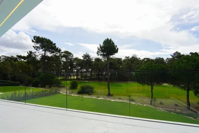 Moradia T4 para Arrendamento em Charneca de Caparica e Sobreda