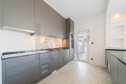 Apartamento T3 para Venda em Carcavelos e Parede
