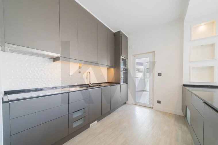 Apartamento T3 para Venda em Carcavelos e Parede Foto 7