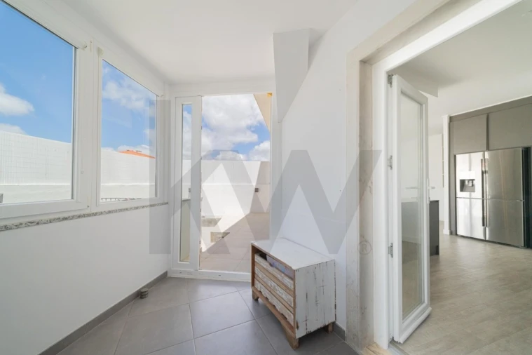 Apartamento T3 para Venda em Carcavelos e Parede Foto 16