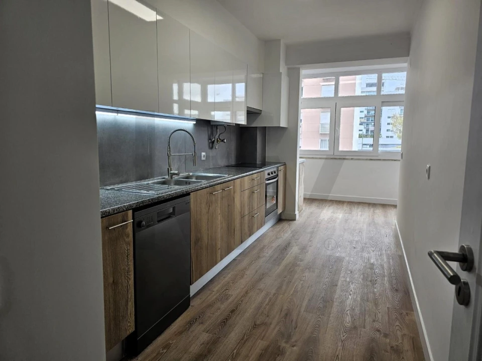 Apartamento T3 para Venda em São Domingos de Benfica Foto 3