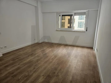 Apartamento T3 para Venda em São Domingos de Benfica
