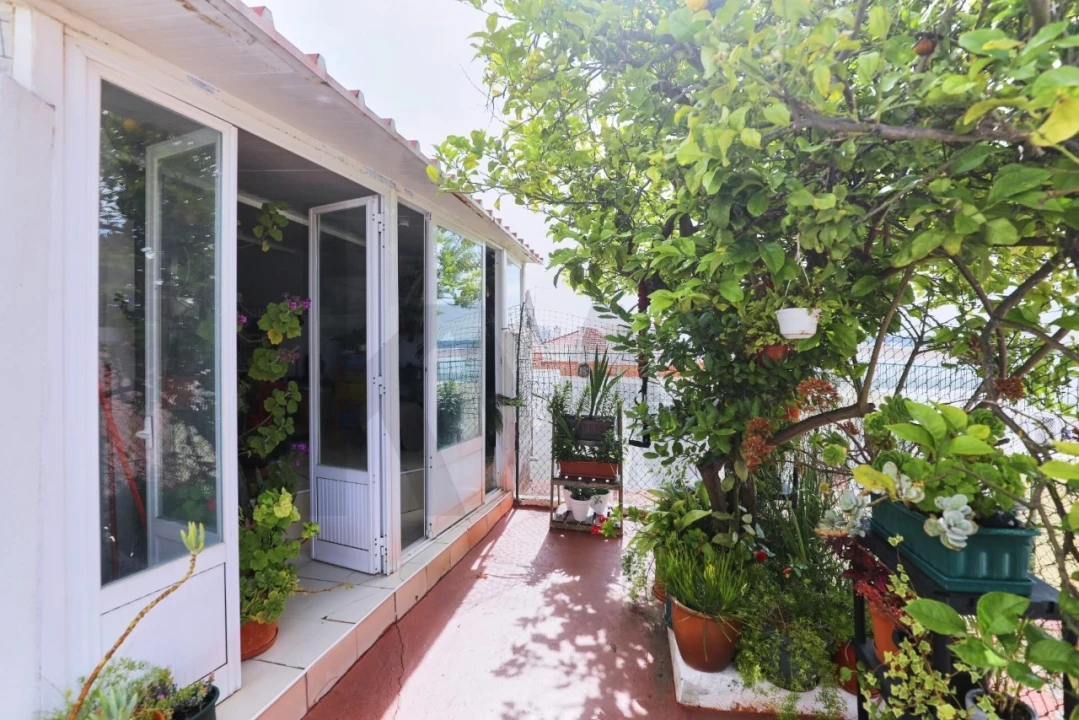 Apartamento T2 para Venda em Algés, Linda-A-Velha e Cruz Quebrada-Dafundo Foto 1