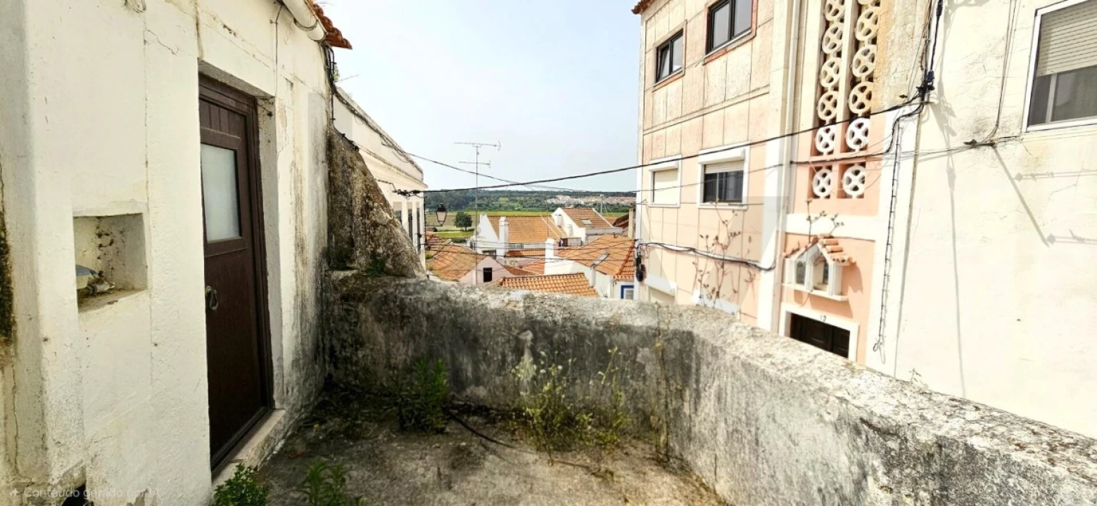 Moradia T2 para Venda em Santa Maria do Castelo e Santiago e Santa Susana Foto 9
