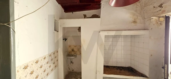 Moradia T2 para Venda em Santa Maria do Castelo e Santiago e Santa Susana
