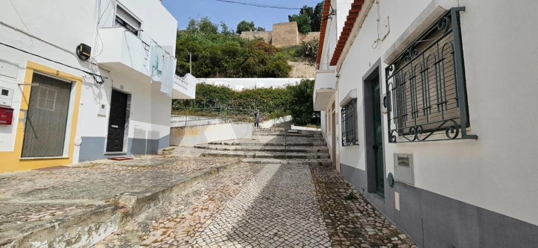 Moradia T2 para Venda em Santa Maria do Castelo e Santiago e Santa Susana Foto 6