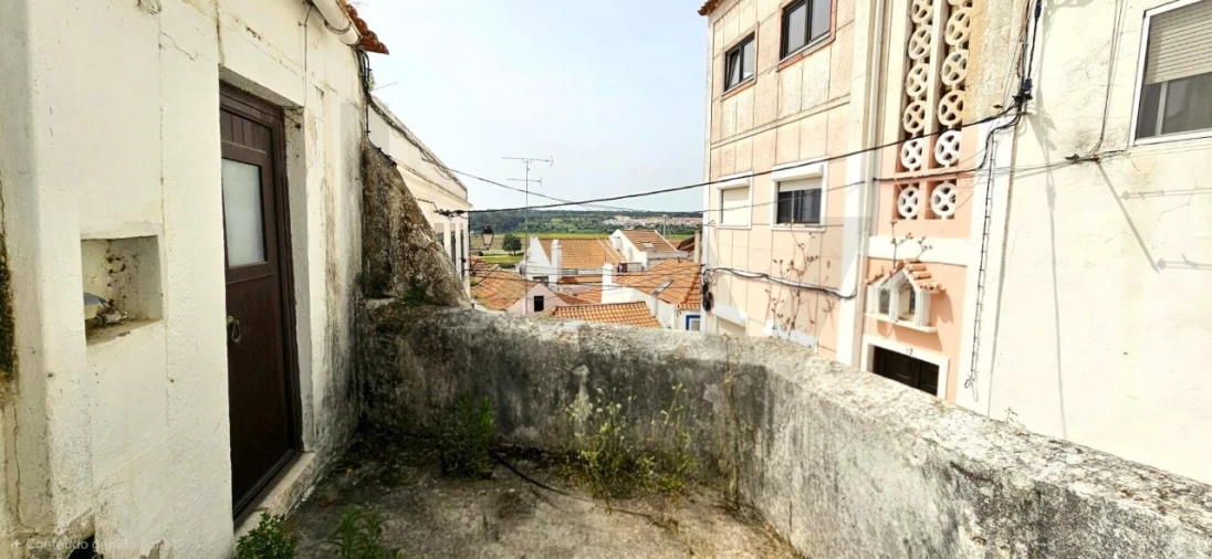 Moradia T2 para Venda em Santa Maria do Castelo e Santiago e Santa Susana Foto 9