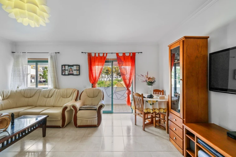 Apartamento T2 para Venda em Quarteira Foto 3