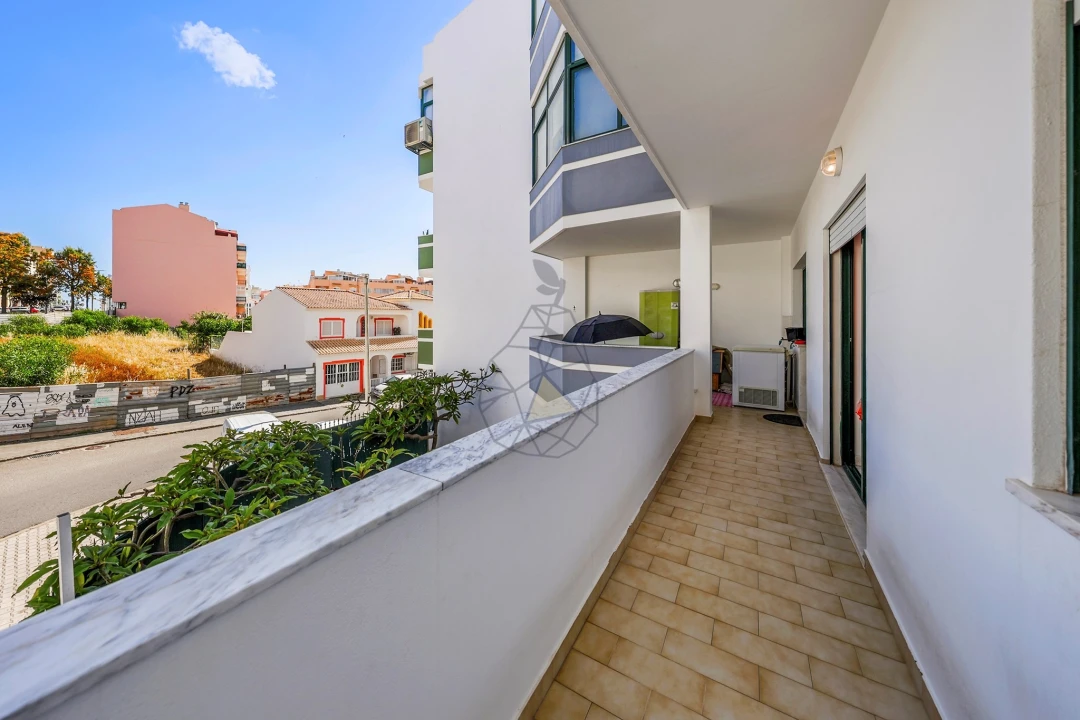 Apartamento T2 para Venda em Quarteira Foto 7