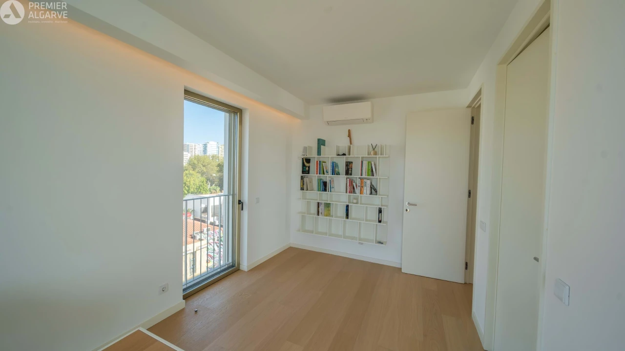 Apartamento T3 para Venda em Faro (Sé e São Pedro) Foto 7