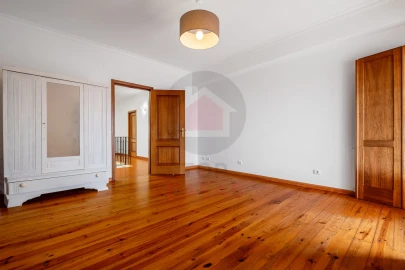 Moradia T5 para Venda em Nadadouro