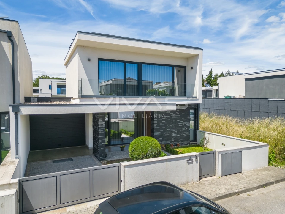 Moradia T3 para Venda em Vila de Prado Foto 1