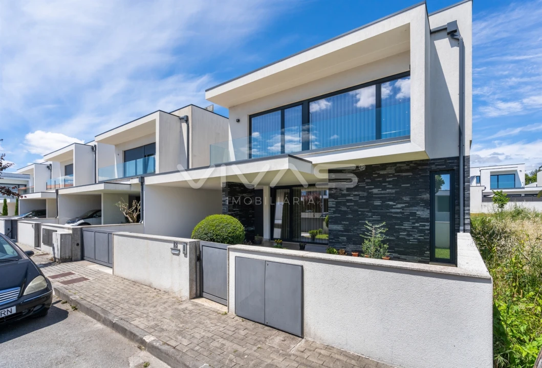 Moradia T3 para Venda em Vila de Prado Foto 3