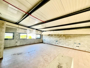 Armazém para Venda em Seixal, Arrentela e Aldeia de Paio Pires