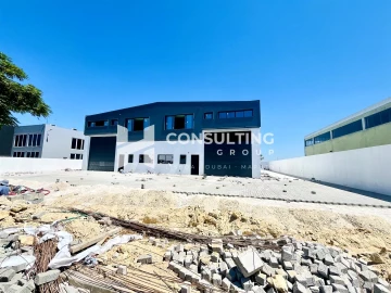 Armazém para Venda em Seixal, Arrentela e Aldeia de Paio Pires