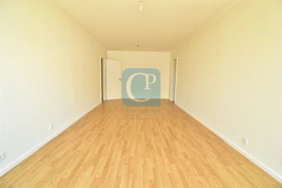 Apartamento T2 para Arrendamento em Lordelo do Ouro e Massarelos