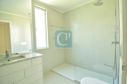 Apartamento T2 para Arrendamento em Lordelo do Ouro e Massarelos