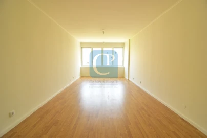 Apartamento T2 para Arrendamento em Lordelo do Ouro e Massarelos
