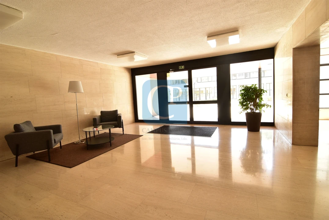 Apartamento T2 para Arrendamento em Lordelo do Ouro e Massarelos Foto 1