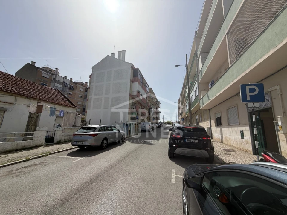 Apartamento T3 para Venda em Seixal, Arrentela e Aldeia de Paio Pires Foto 24