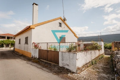 Moradia T2 para Venda em Alvados e Alcaria